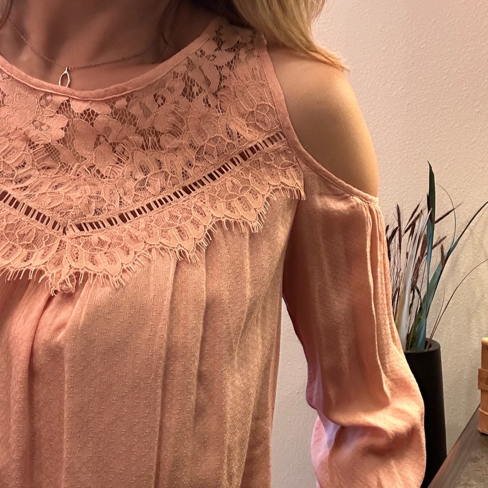 2/$10 or 3/$12 ❤️ Jolt Cold-Shoulder Lace Yoke Top - Pink Dusty Rose- Medium